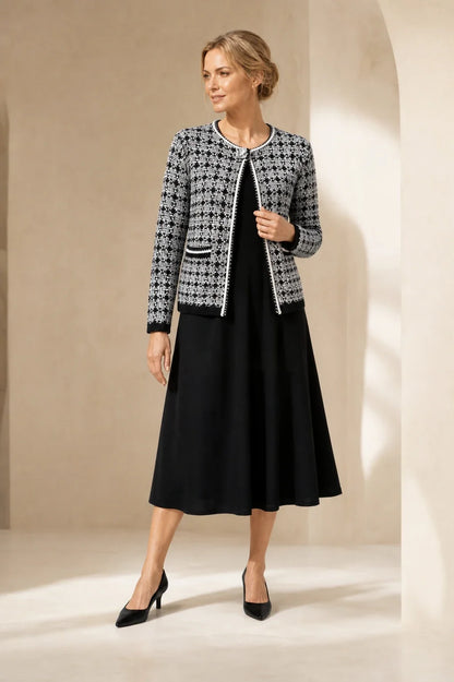 Cardigan Milano Bouclé nero e avorio indossato