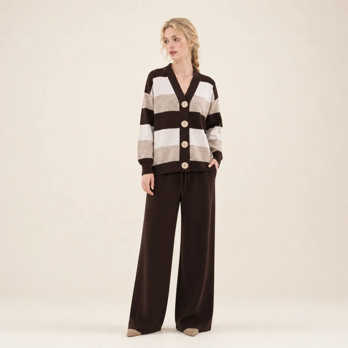 Completo Melissa da donna color caffè con cardigan a righe e pantalone coordinato